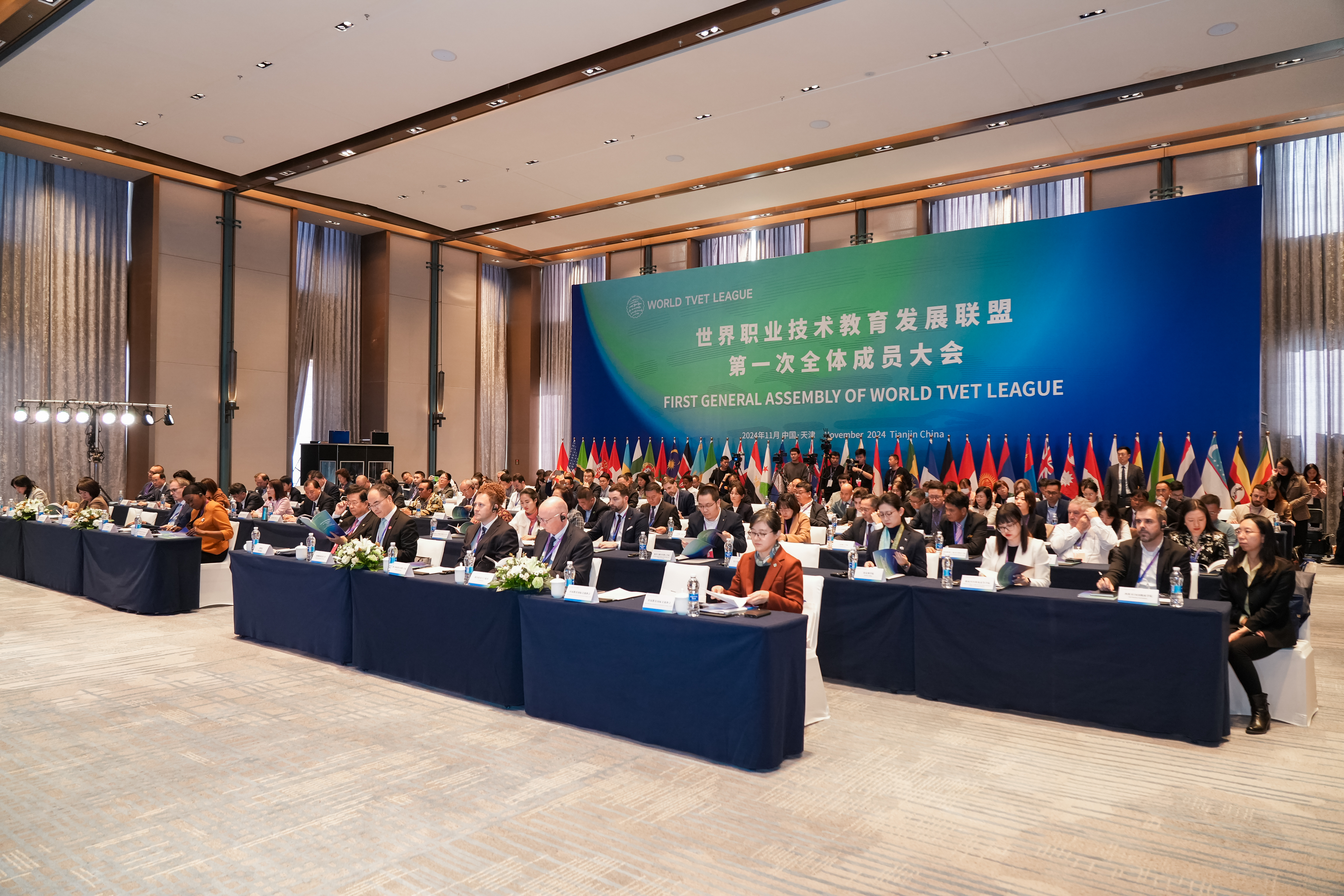 f3e827499384d2a6642bb3dcba972a4 f3e827499384d2a6642bb3dcba972a4